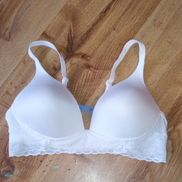Warner's Other - EUC Warners White Lace Bra size 36B